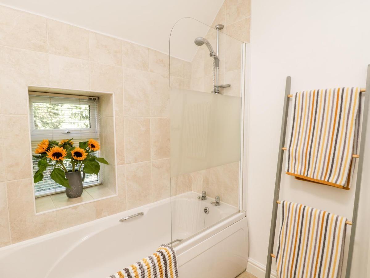 Parva Villa Middlesbrough Buitenkant foto